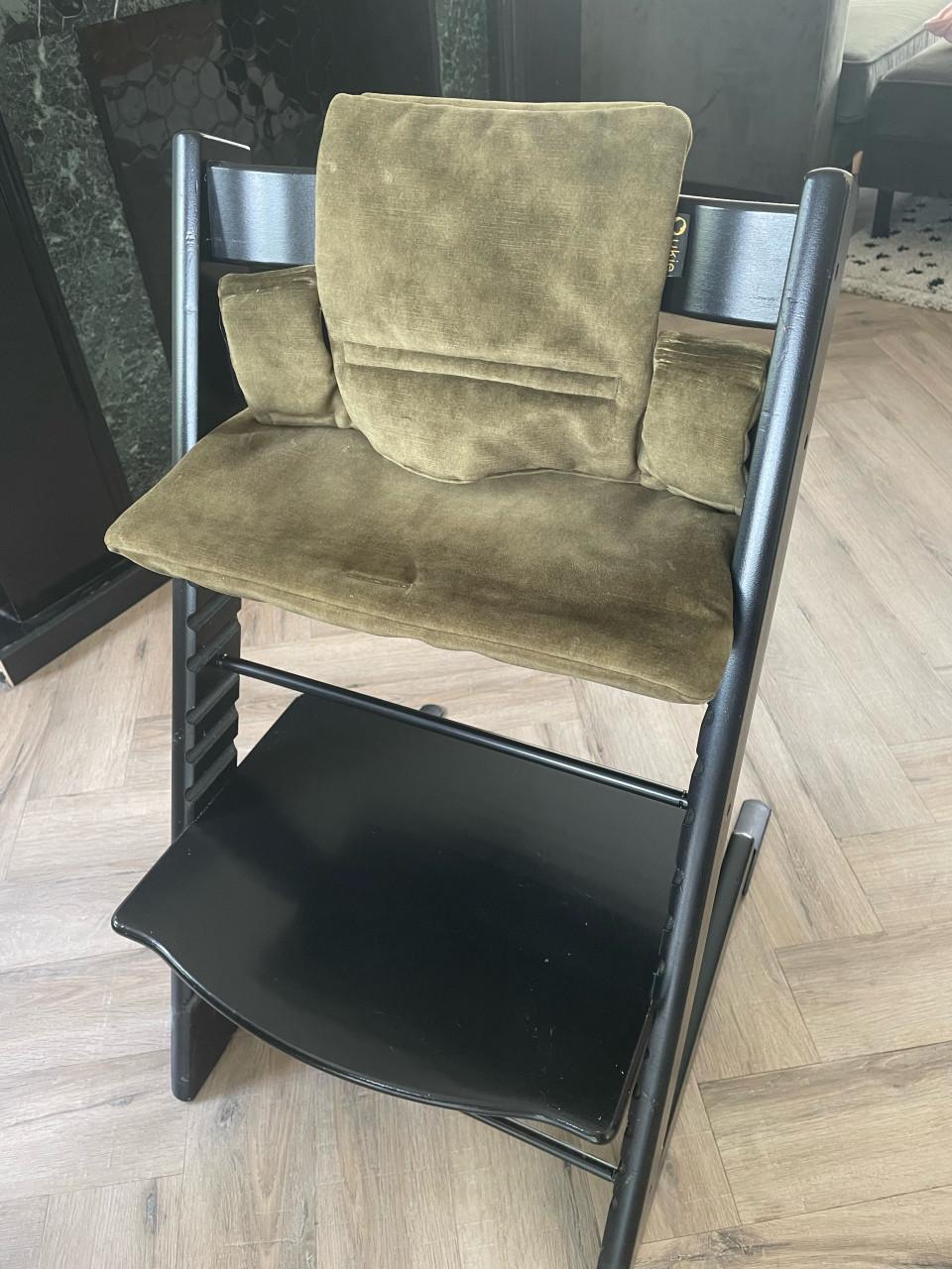 Stokke Tripp Trapp zwart met kussenset