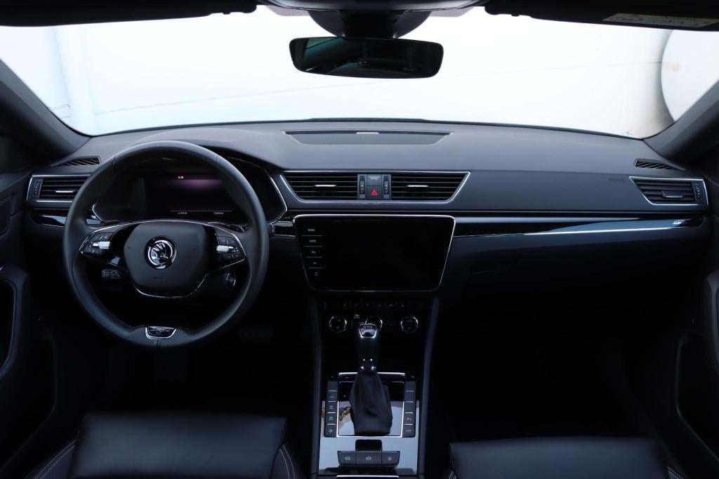 Skoda Superb combi 1.4 tsi laurin & klement 218pk dsg6 | lederen bekleding 