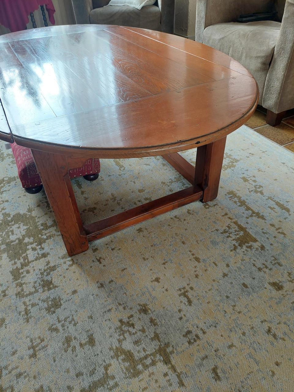 Ovale tafels: 1 salon tafel en 1 eettafel