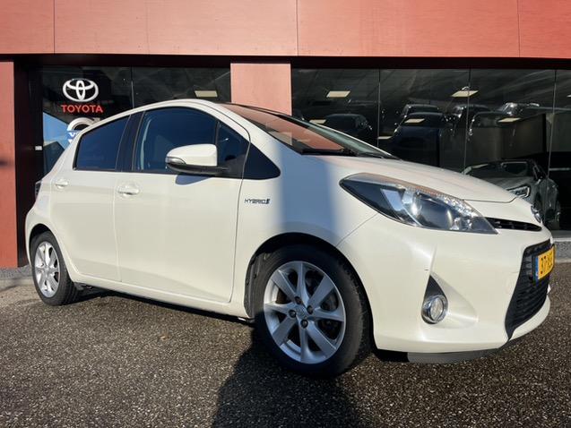 Toyota Yaris 1.5 full hybrid dynamic | pano | 16'' lmv | camera | zeer netj