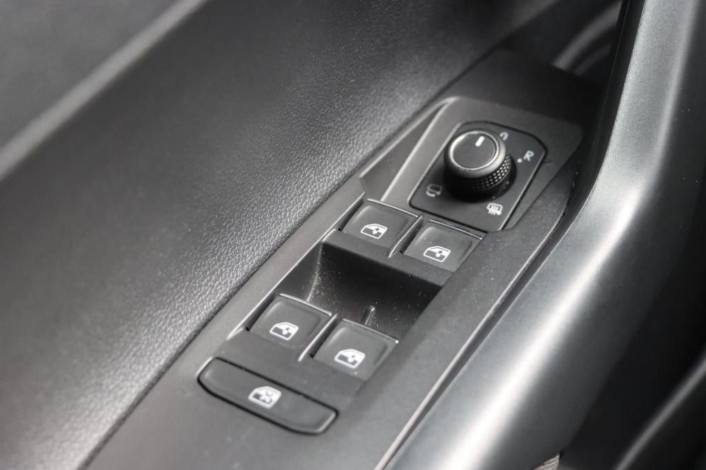 Volkswagen Polo 1.0 tsi highline r-line | stoelverwarming | adaptive