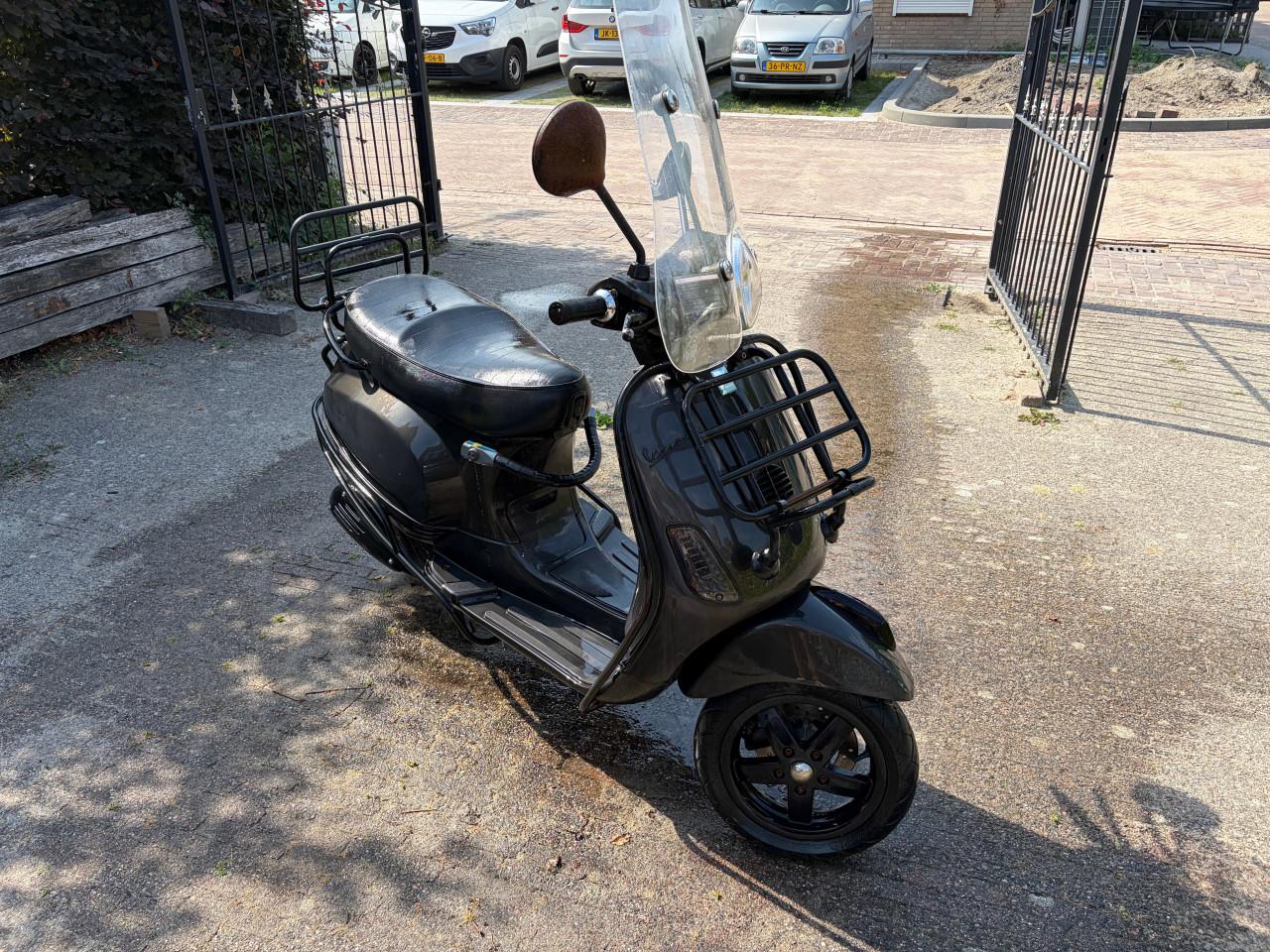 Vespa Piaggio LX 50 C38 - Blauw kenteken - Loop/sloop