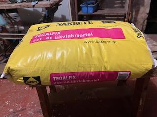 Tegellijm (Sakrete TEGALFIX),lijm/mortel voor natuursteen; zakken van 25 kg