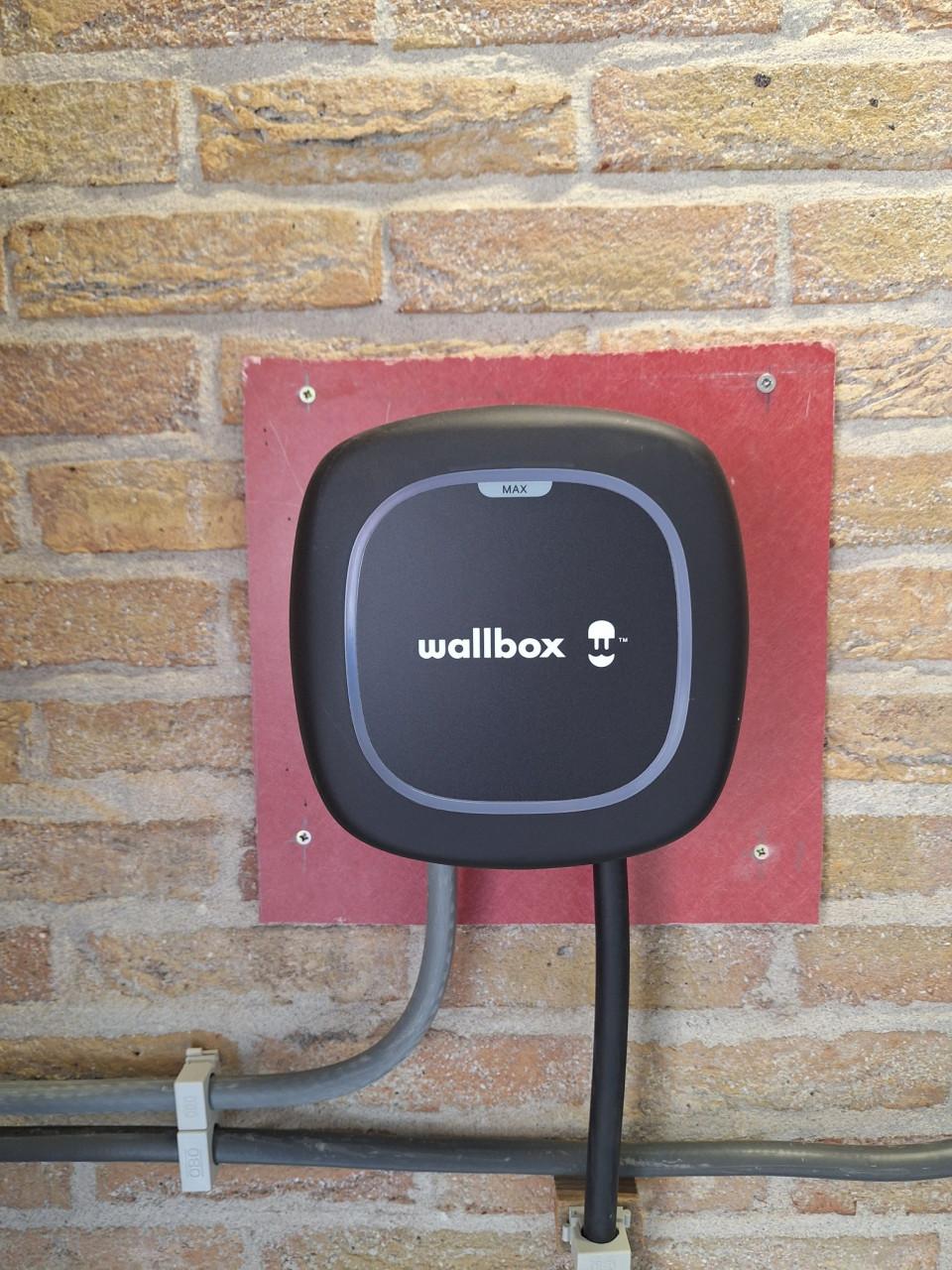 Wallbox Pulsar Max laadpaal met 7m kabel en Tibber Pulse P1 meter