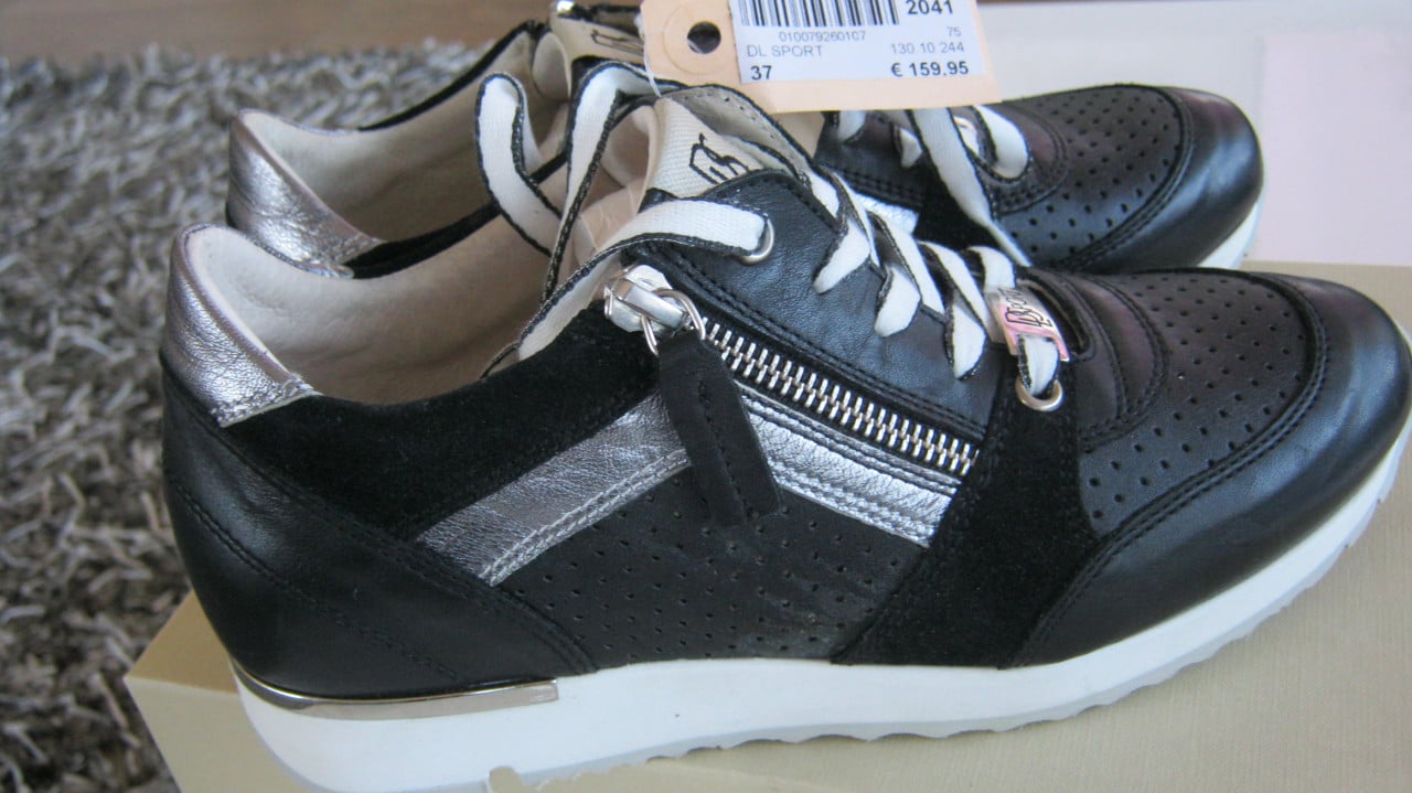 NIEUW DLS SPORT MAAT 37 VOOR 50 EURO