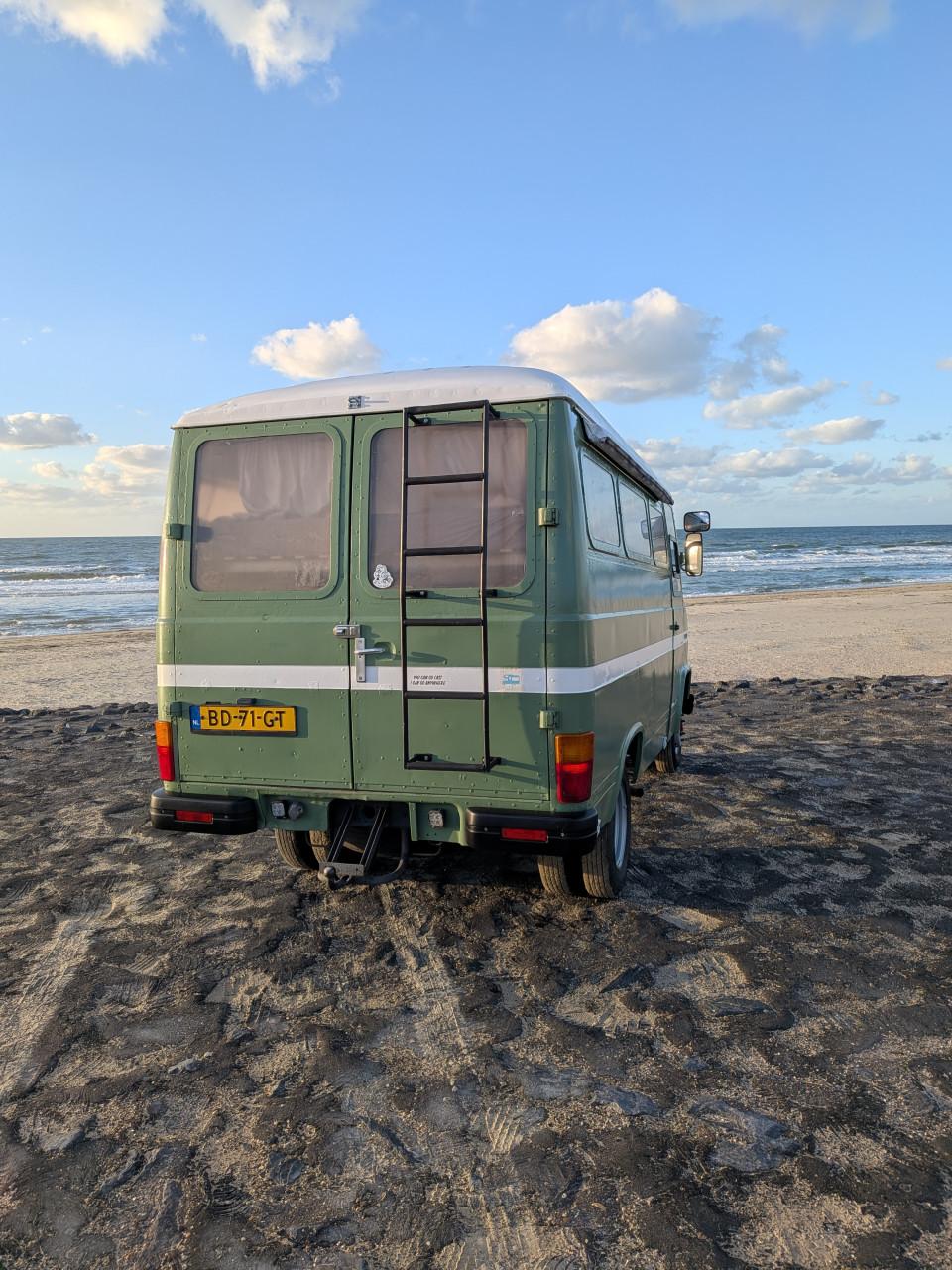 Mercedes 407d belastingvrij. Buscamper