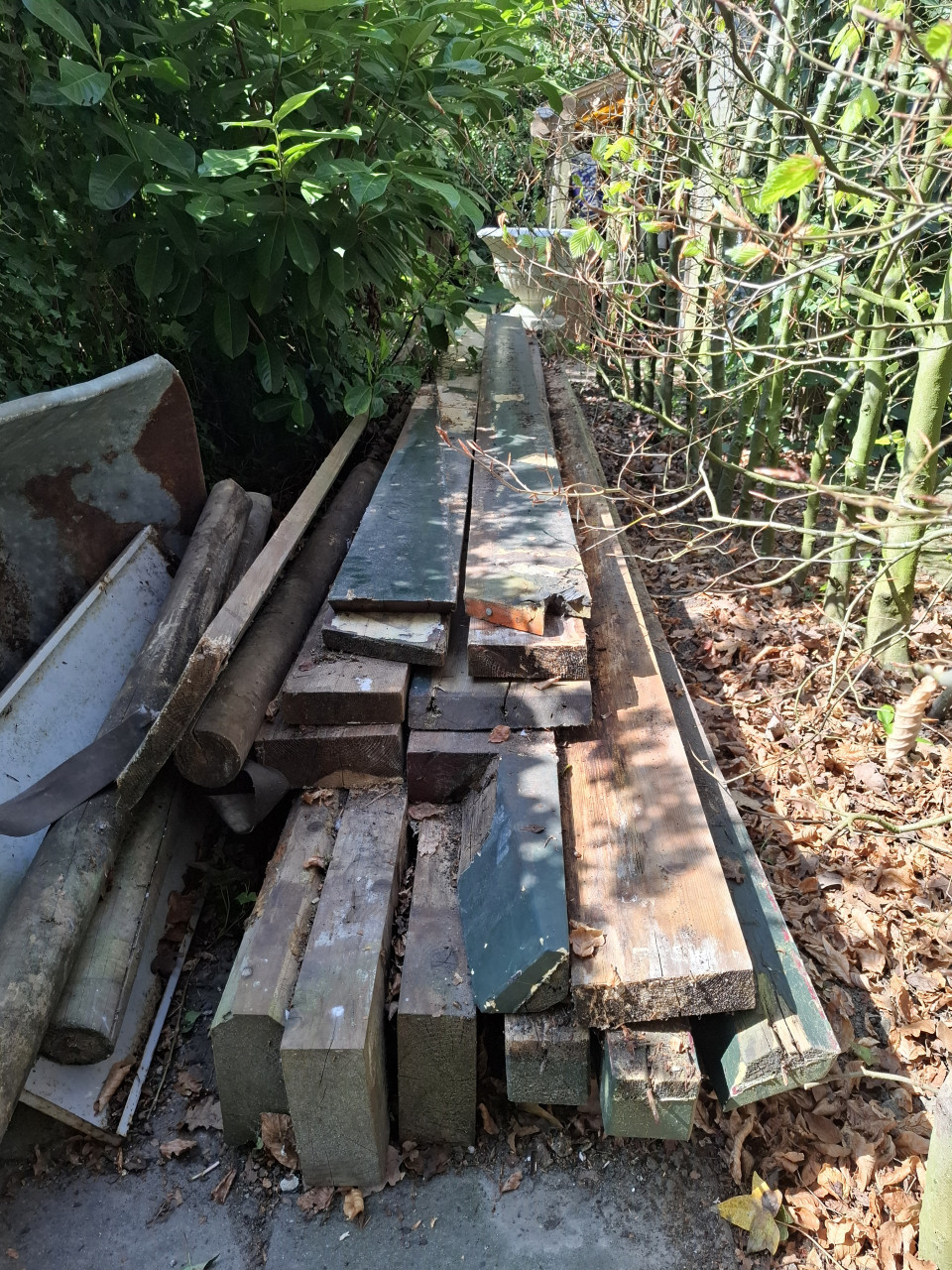 Houten balken en boeidelen