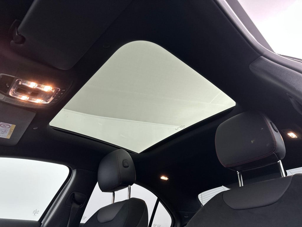 Mercedes-Benz A-Klasse 250 e amg line | automaat | lage km stand! | apple c