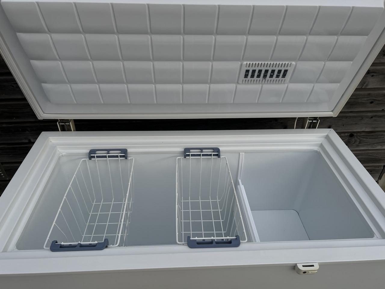 Als nieuwe vrieskist / vriezer 273 liter 125x85x65 cm.