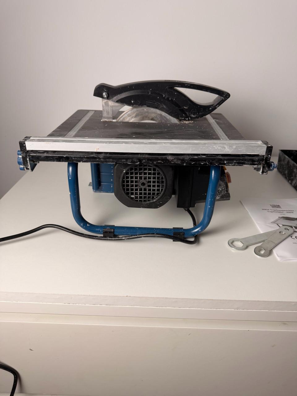 HBM Tegelzaagmachine