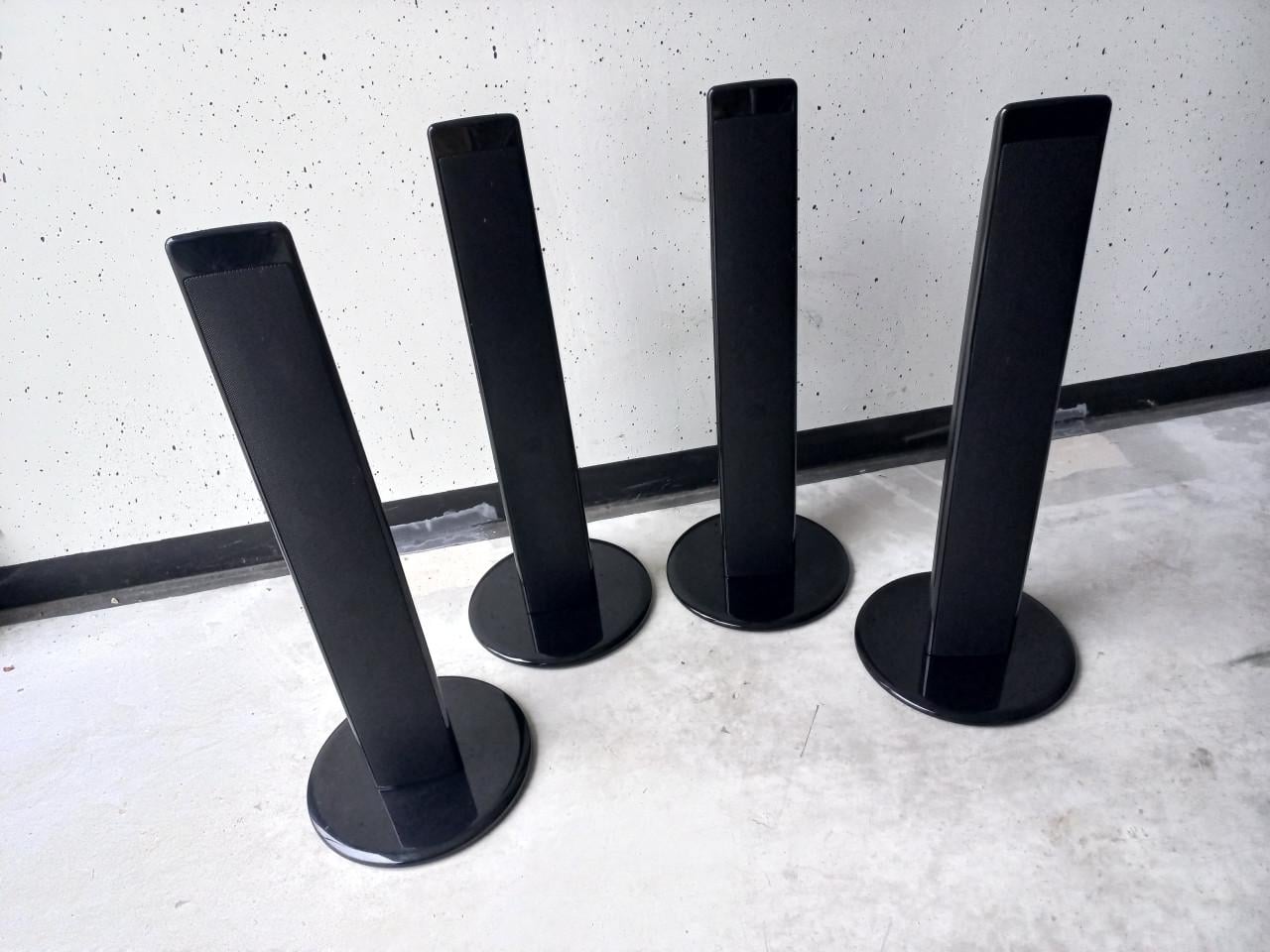 4 SAMSUNG speakers op voet