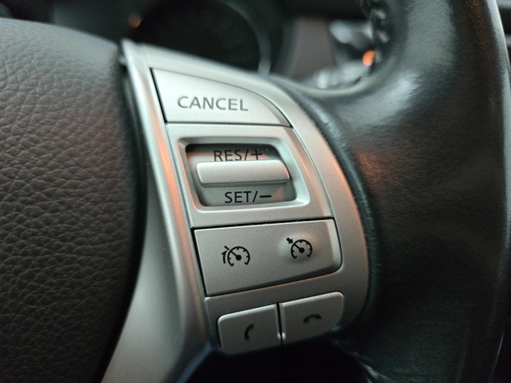 Nissan Qashqai occasion automaat 1.2 connect edition met parkeercamera en p