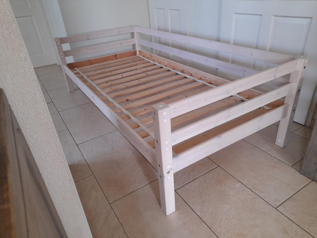 1 Persoons bed (in goede staat ) 90 x 200