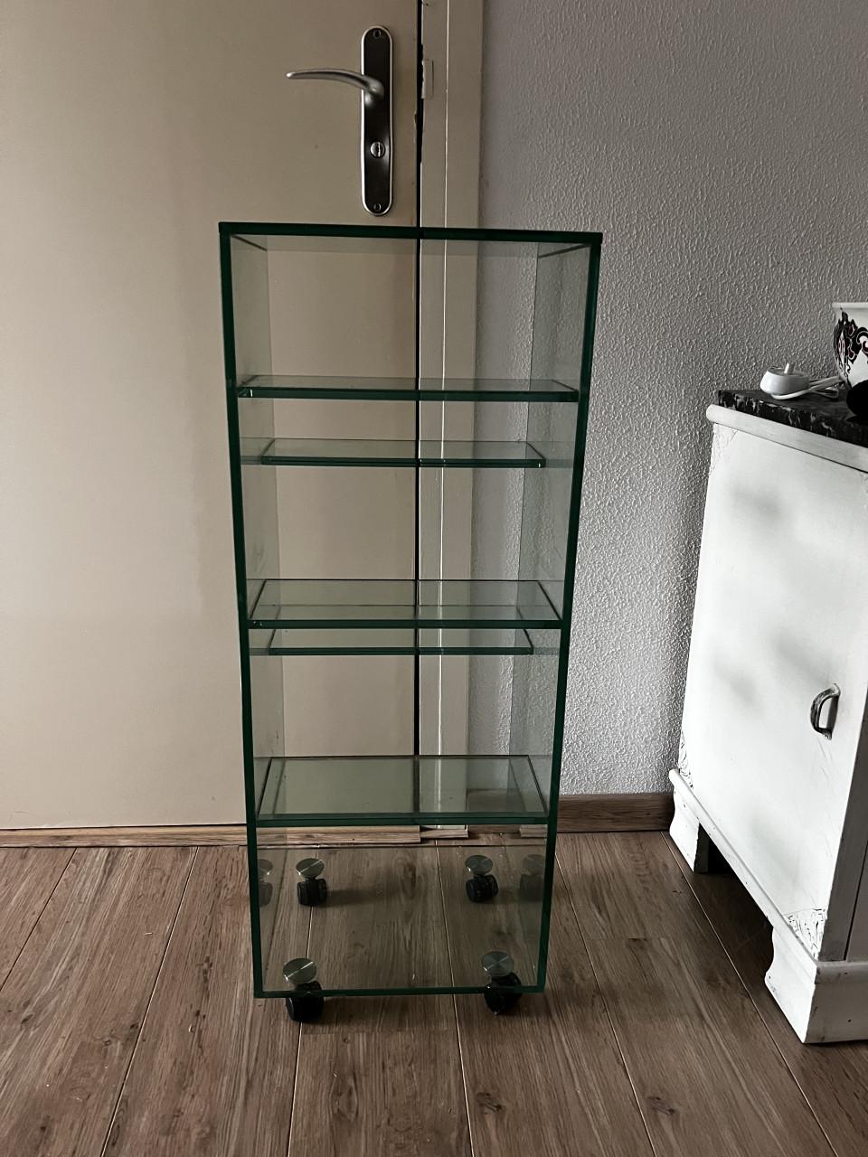 DVD/CD rek /kast , glas op wieltjes