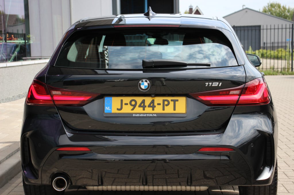 BMW 1 Serie 118i m-sport | digitale cockpit | leder | camera | dab