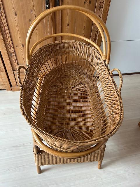 Mooie grote rieten / rotan baby wieg,