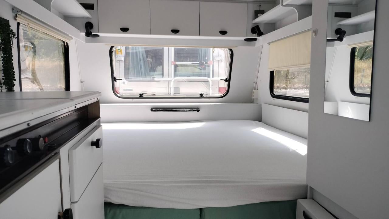 Knaus met stapelbed en prachtige voortent!