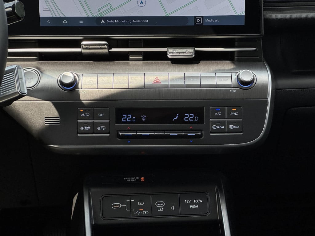 Hyundai Kona 1.6 gdi hev premium | two-tone lakkleur | stoelverwarming + -v