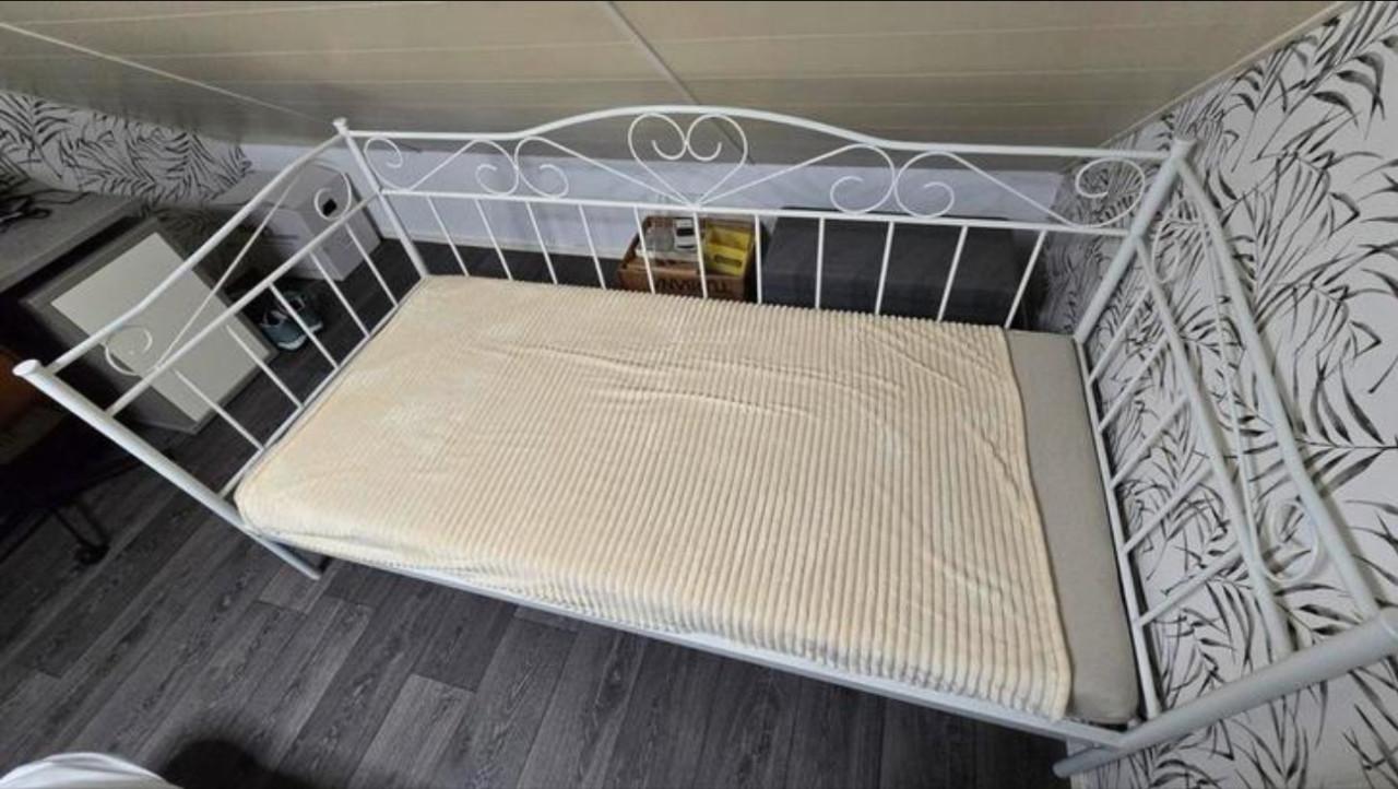 Eenpersoons bed Ledikant met NIEUW matras