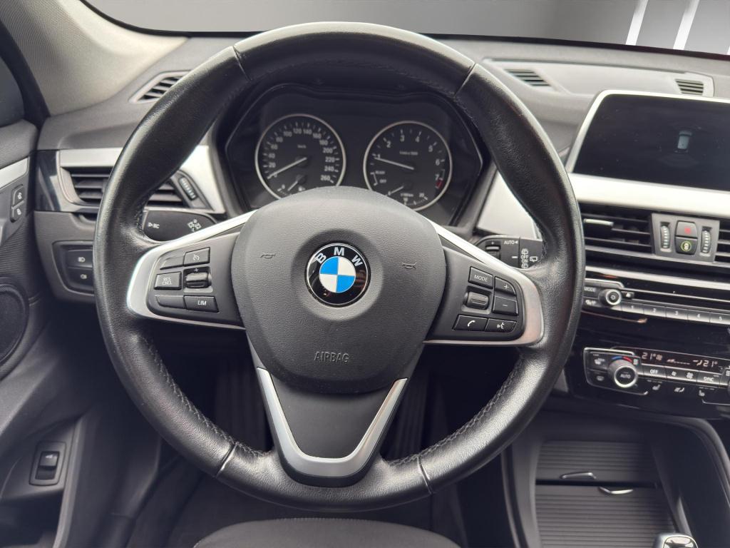 BMW X1 sdrive18i executive | verwarmde sportstoelen | camera | led | trekha