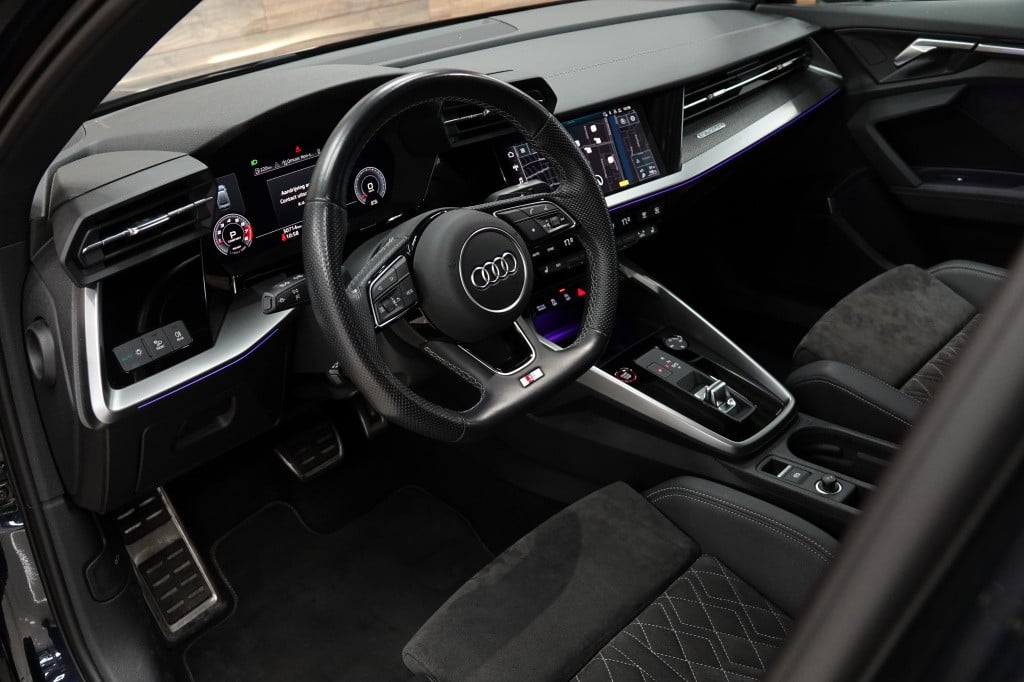 Audi A3 limousine 2.0 tfsi s3 quattro | cruise | matrix | alcantara |