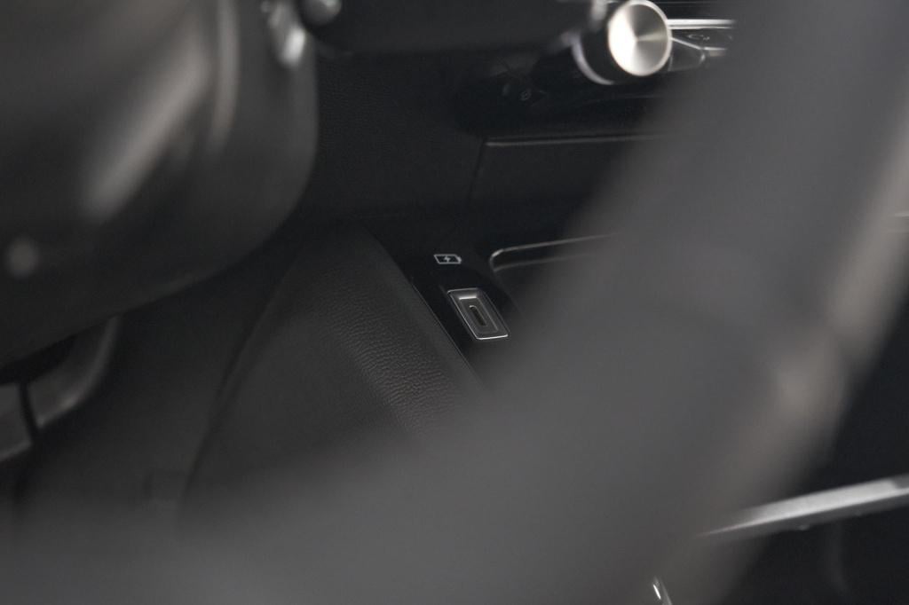 Peugeot 208 puretech 100 eat8 active pack | apple carplay | parkeersensoren