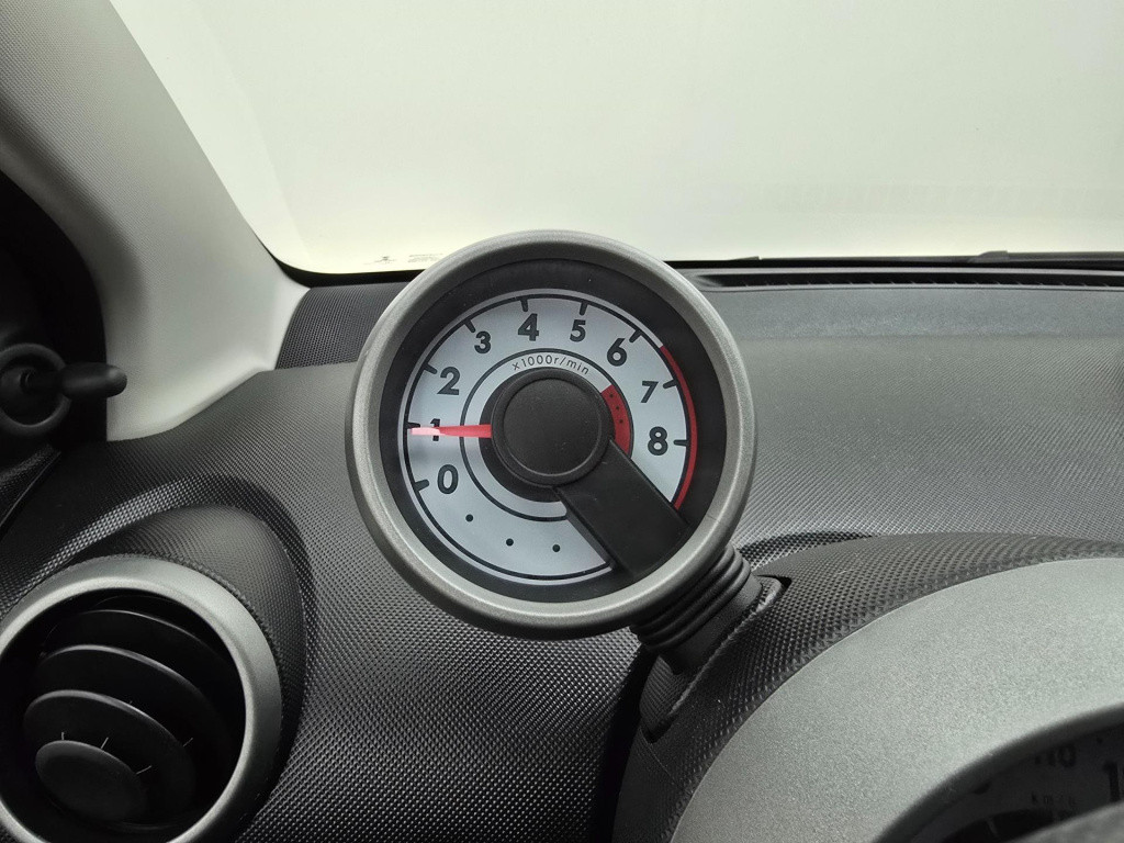 Peugeot 107 occasion 1.0 active leuke kleur met airco en sportvelgen | radi