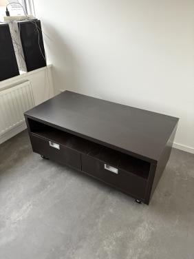 Ikea tafel en tv meubel GRATIS KORTGENE