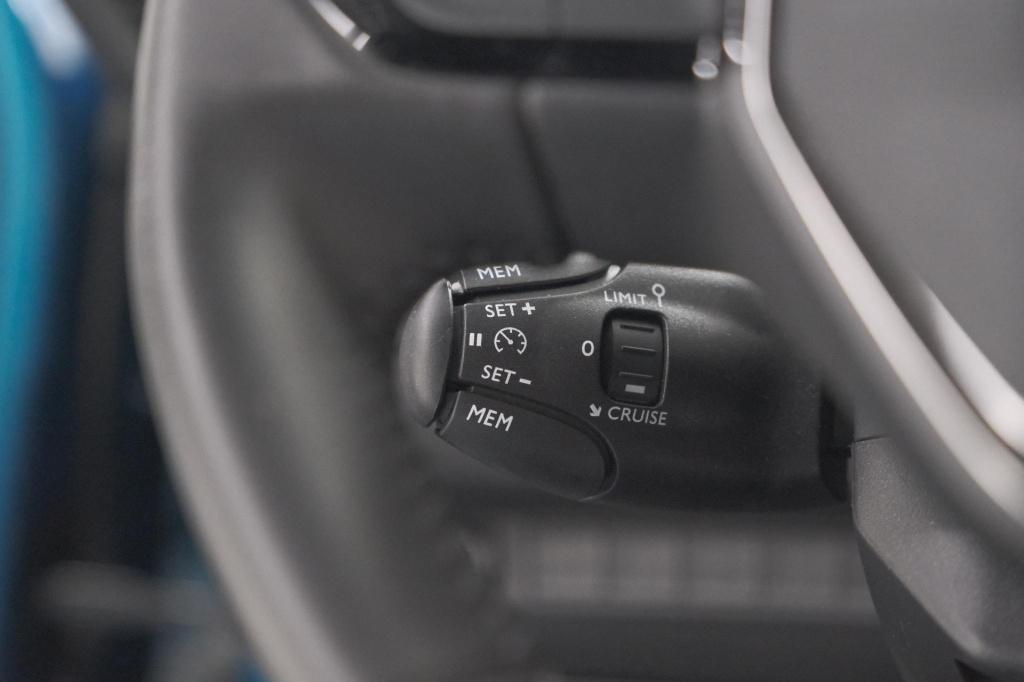 Peugeot 2008 puretech 100 allure | apple carplay | parkeersensoren | climat