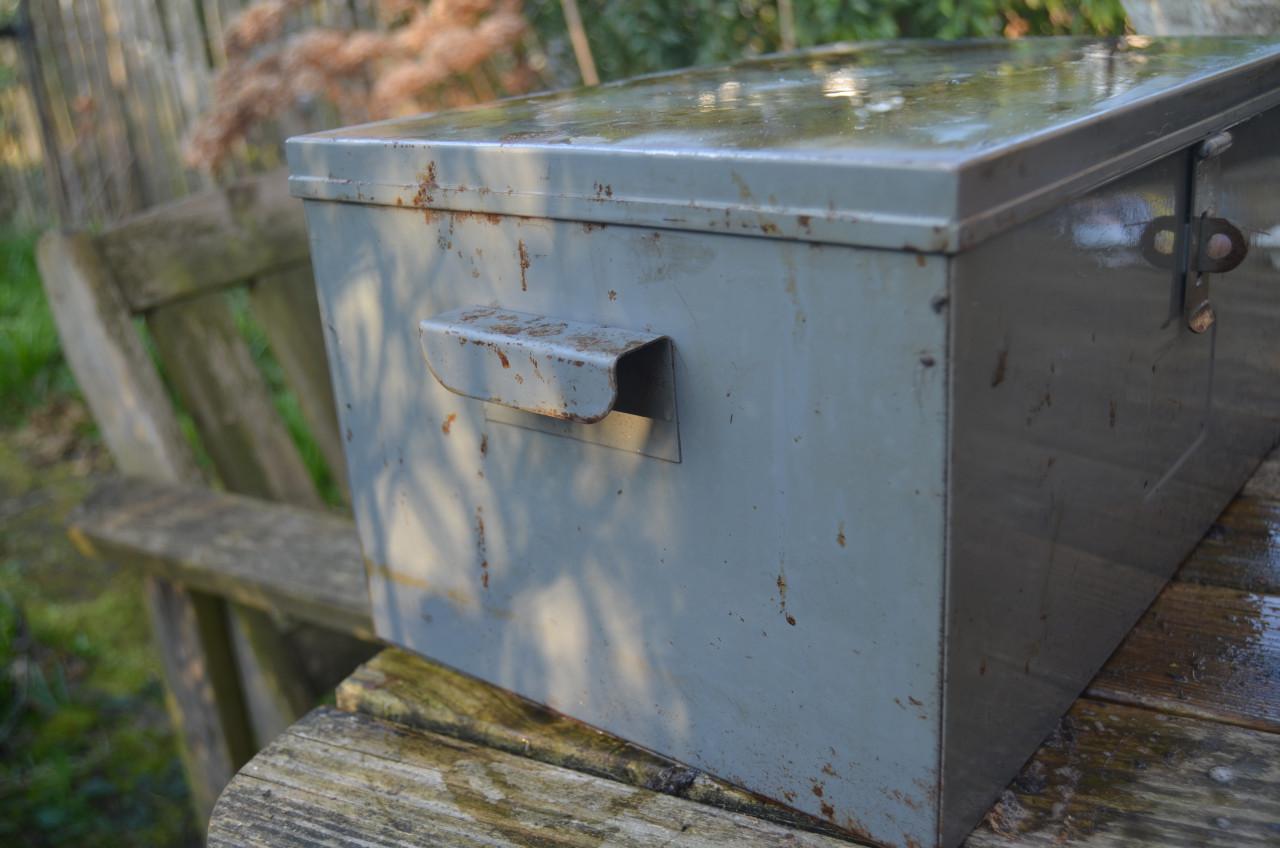 IJzeren / stalen / metalen kist