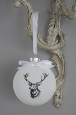 Glazen kerstbal met herten hoofd