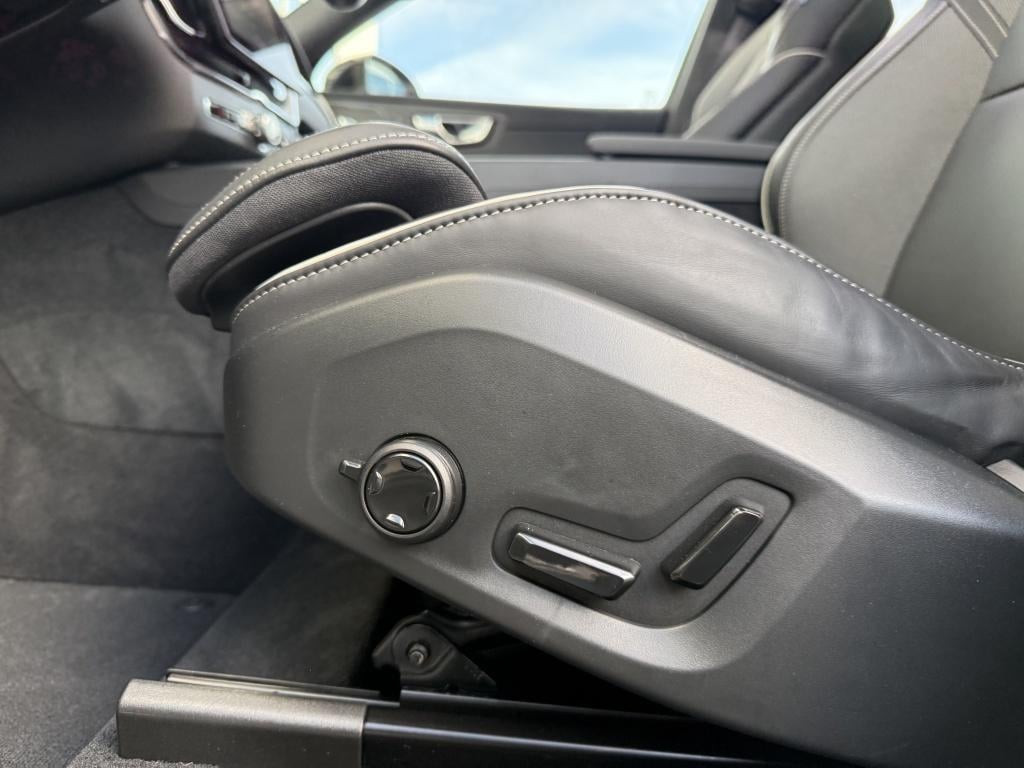 Volvo XC60 t6 398pk recharge dark black edition| panodak| luchtvering| trek