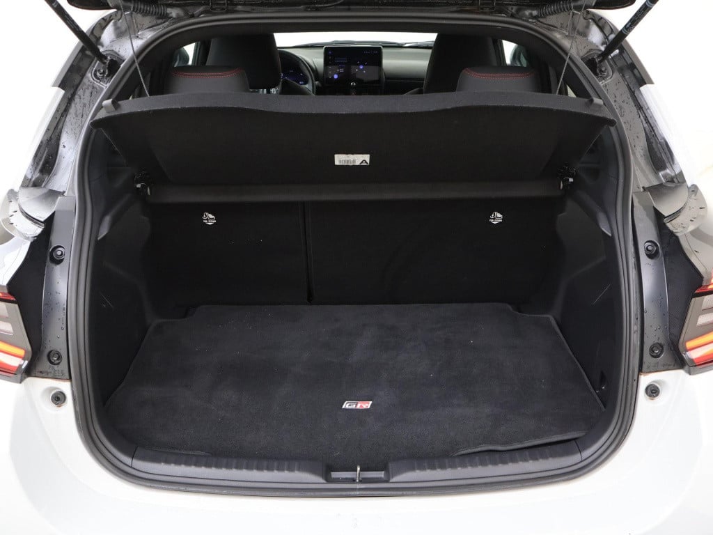 Toyota Yaris 1.5 hybrid 130 gr sport