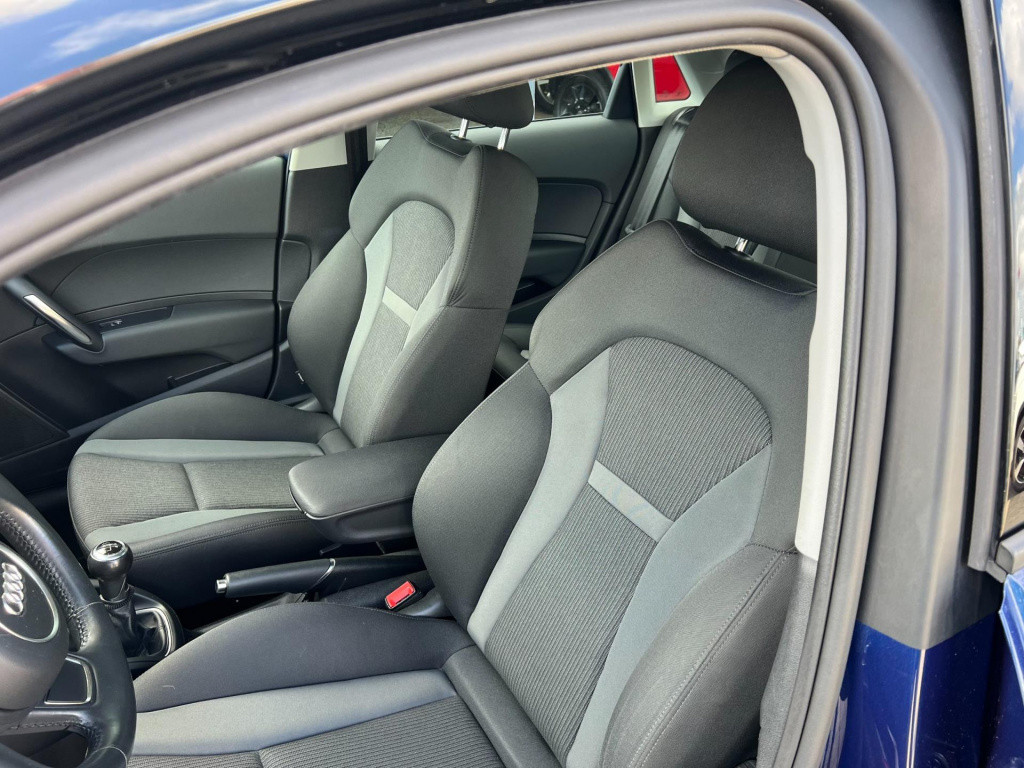 Audi A1 Sportback 1.0 tfsi adrenalin, s-line, navi enz...