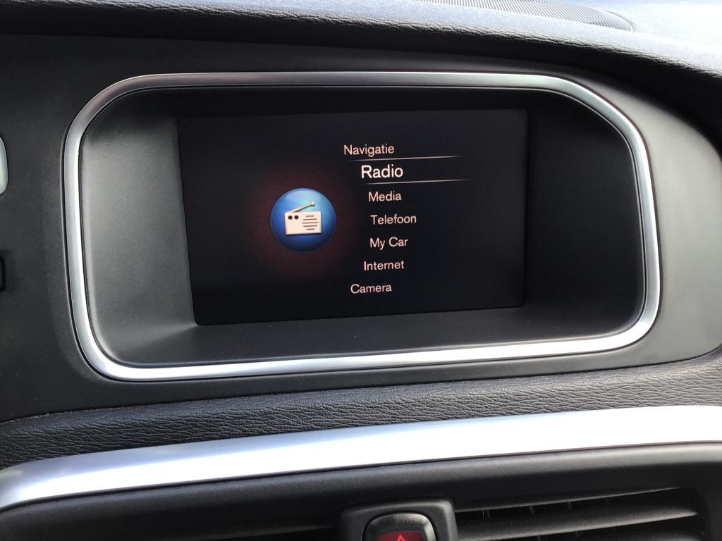 Volvo V40 t3 153pk aut6 polar+ sport| panodak| camera| trekhgaak| h&k soun