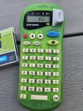 Zgan Dymo Letra Tag 2000 groene Handheld Label Maker....