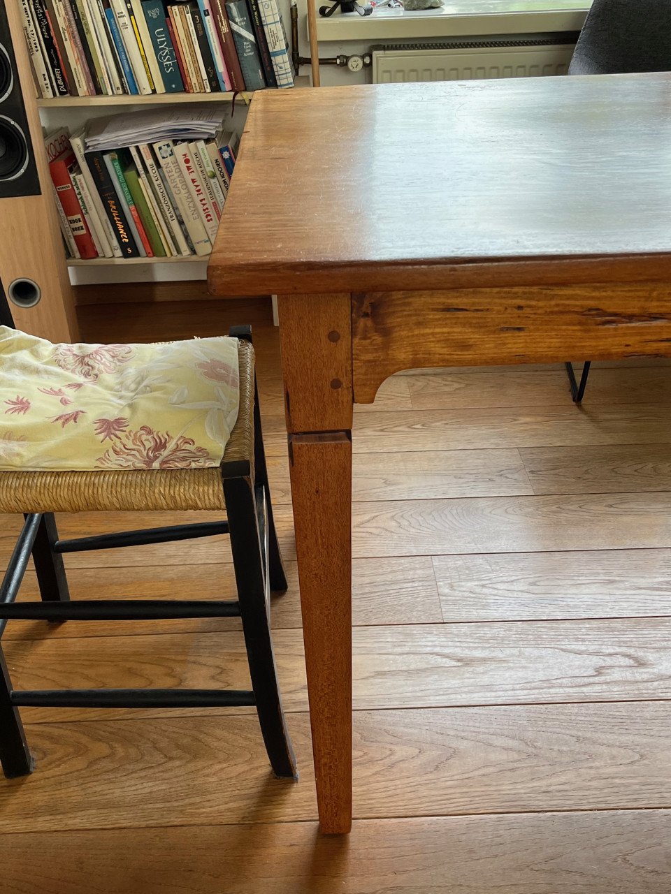 Antieke massief houten eettafel