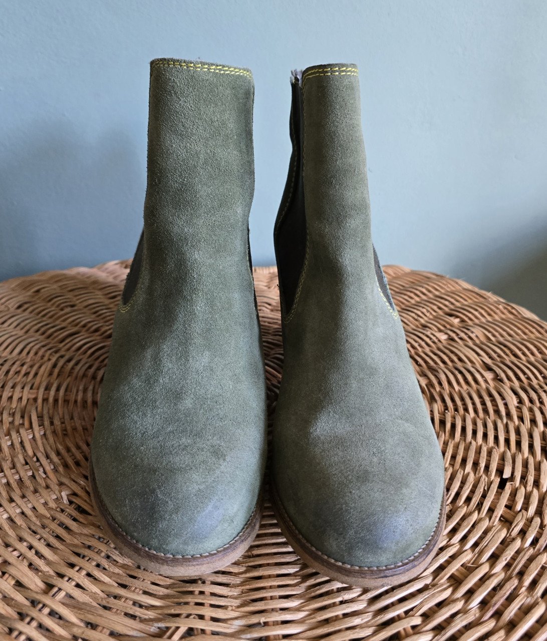 Enkellaarsjes groen suede
