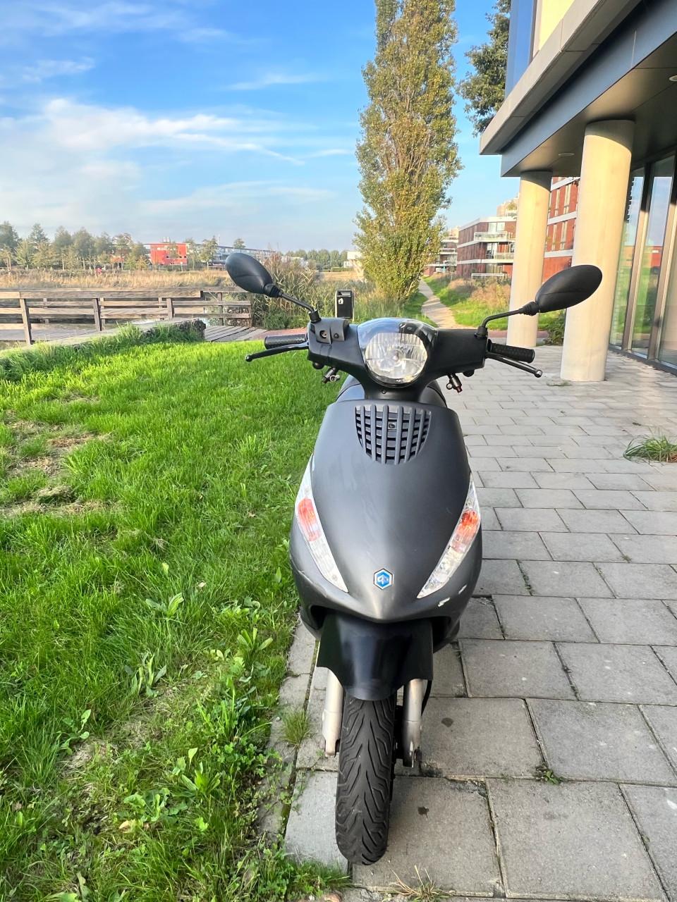 Piaggio Zip 2018 – Mat Grijs