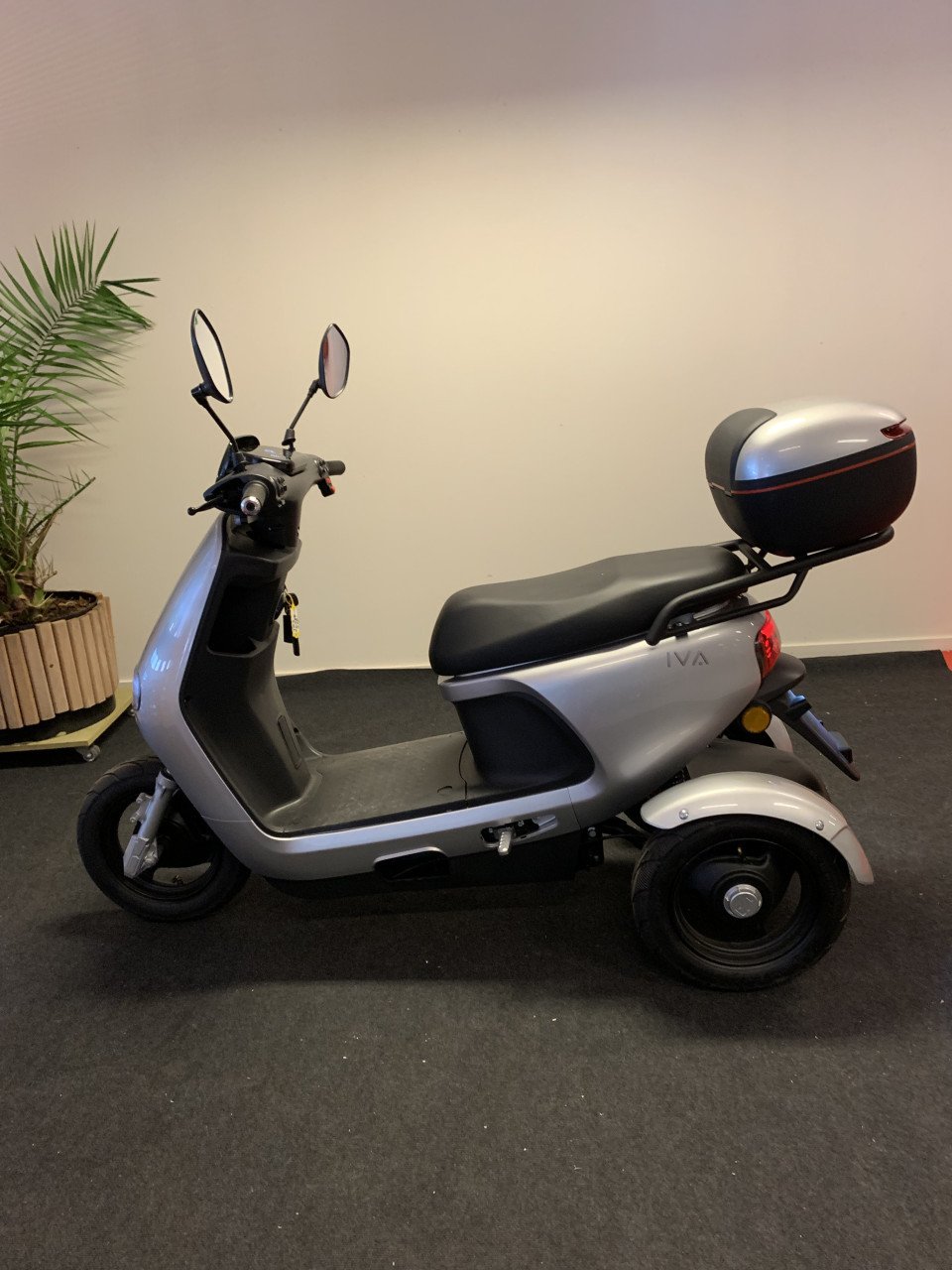 SUPER AANBIEDING DE IVA T3 EN TR3 NU 1995,= RIJKLAAR