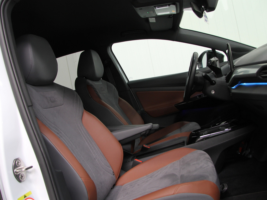 Volkswagen Id.4 first 77kwh 204pk | org. nl | trekhaak wegklapbaar