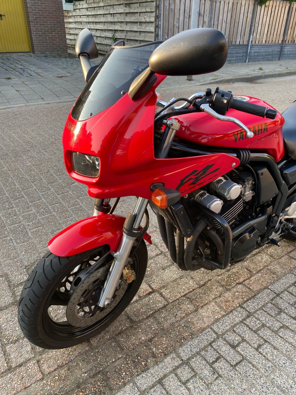 Prachtige Yamaha FZ400 Fazer