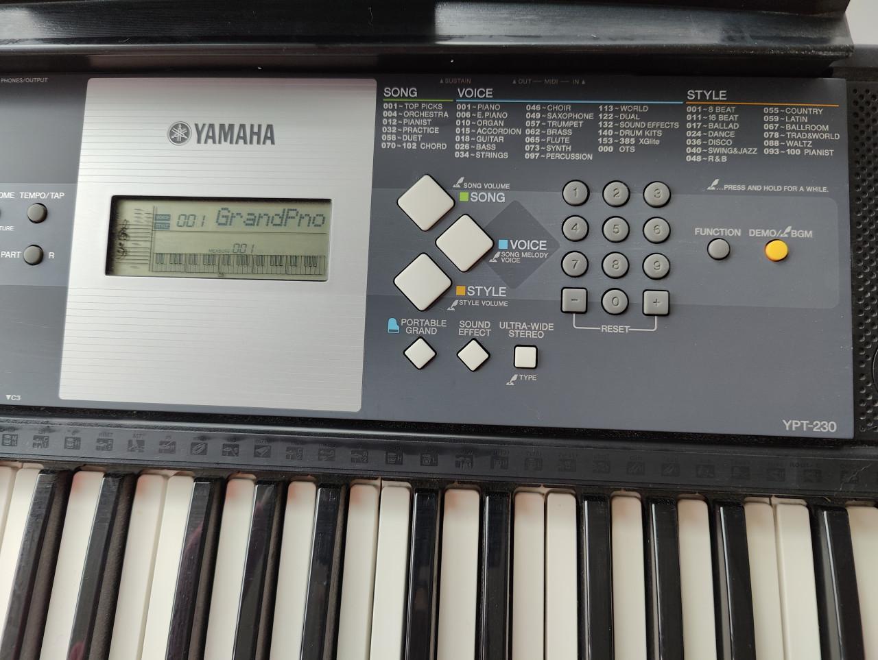 Yamaha keyboard met accessoires