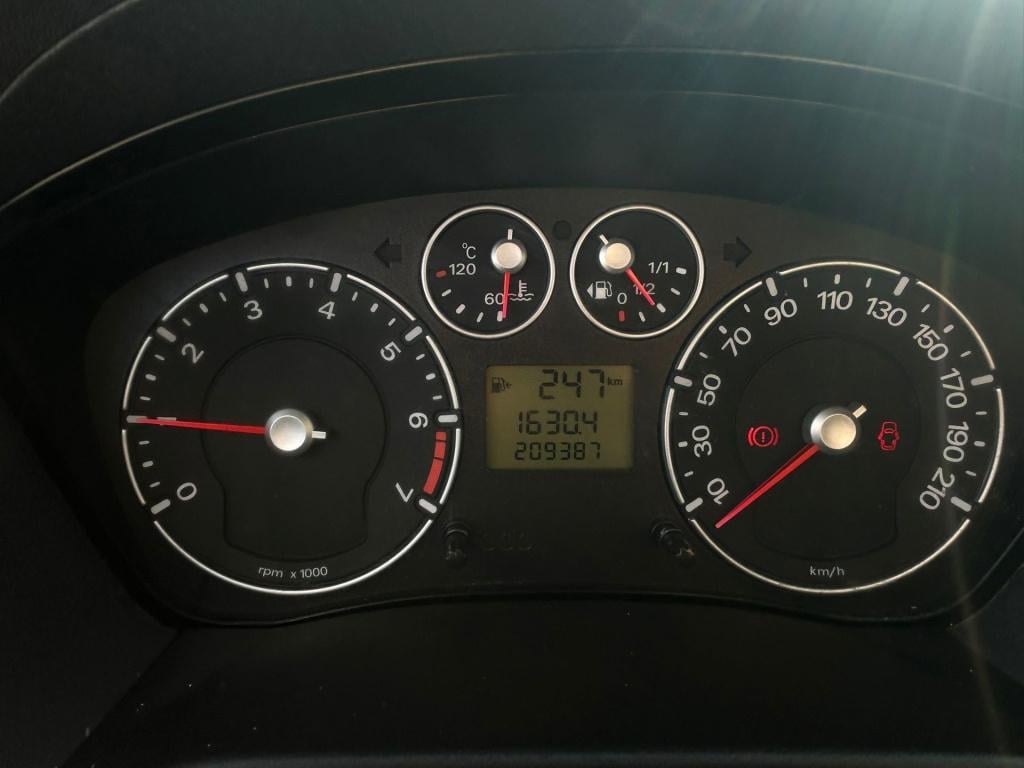 Ford Fiesta 1.3-8v futura * airco * trekhaak * l.m. velgen * e.l. ramen