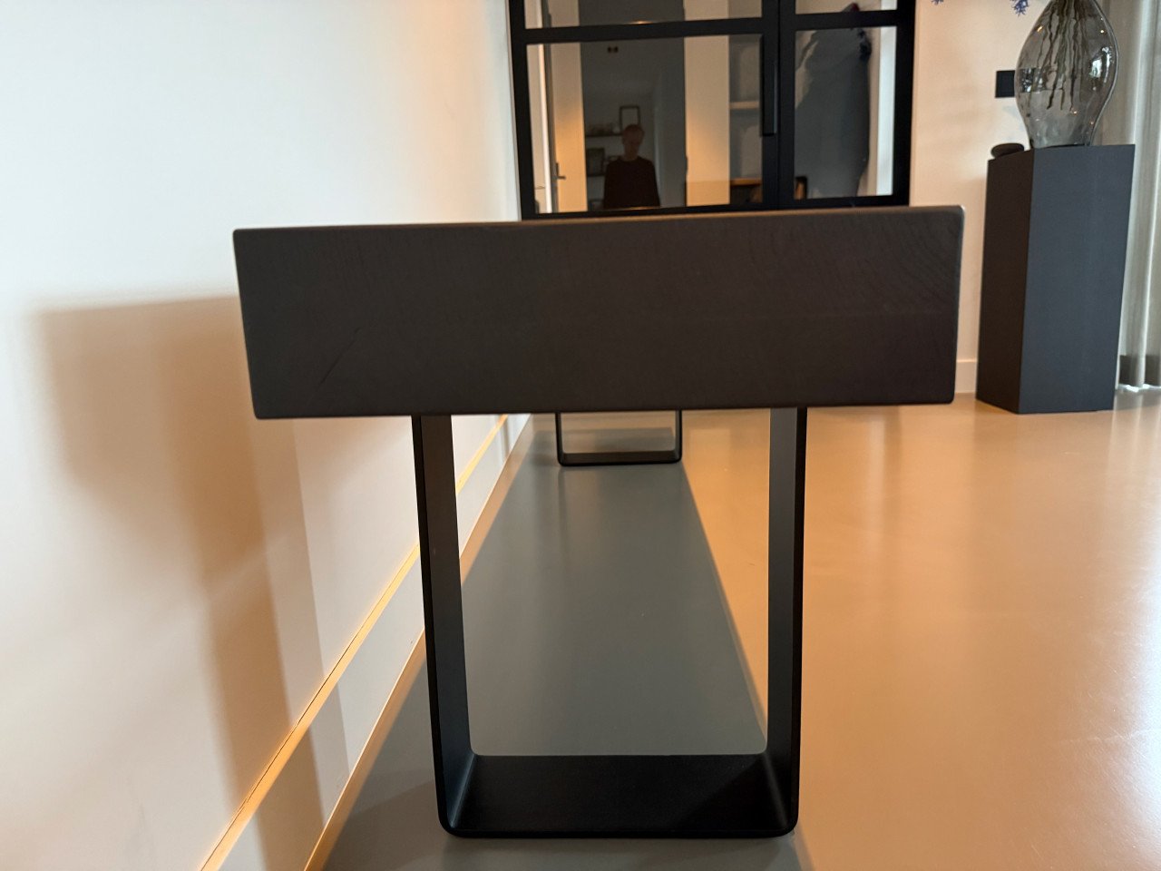 Zwart gebeitst bankje