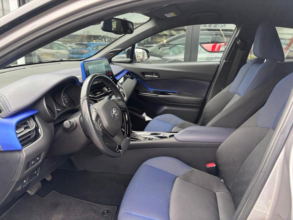 Toyota C-hr 1.8 hybrid 122pk executive, stoel en stuurverwarming