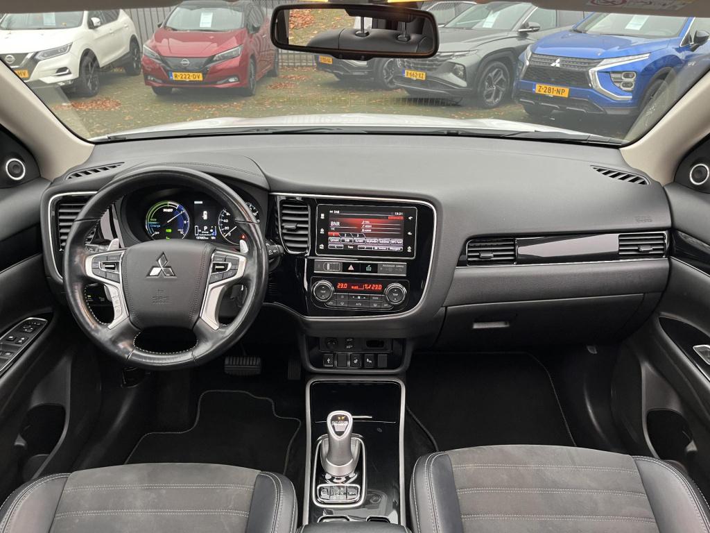 Mitsubishi Outlander 2.4 phev intense+ incl. trekhaak!