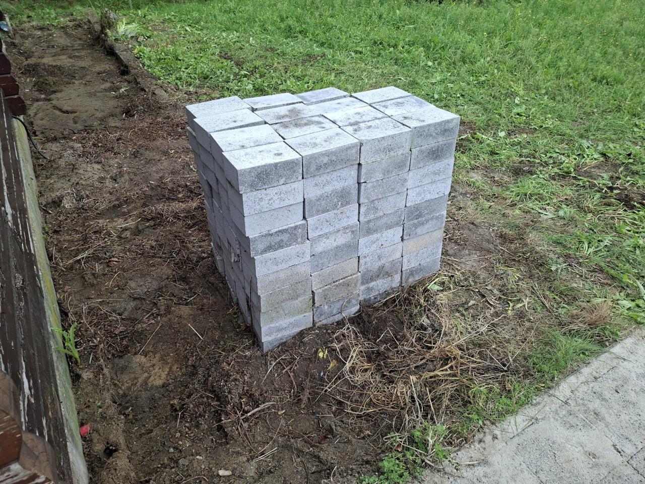 155 Stuks grijze betonklinkers (ca. 21x13cm)