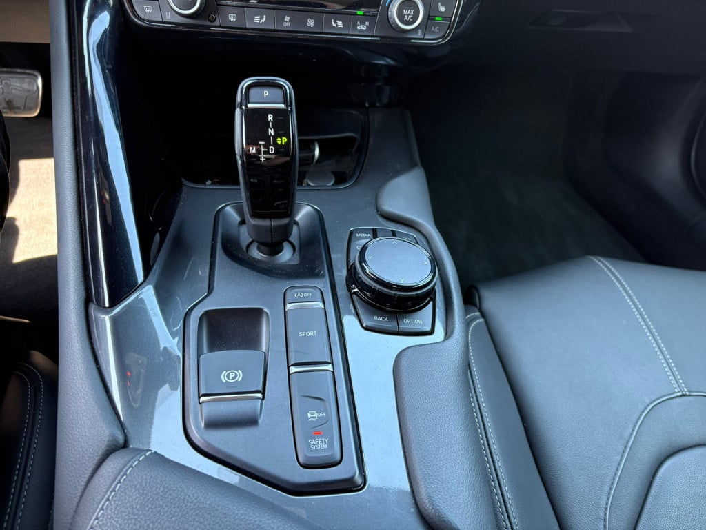 Toyota Supra 2.0 launch premium