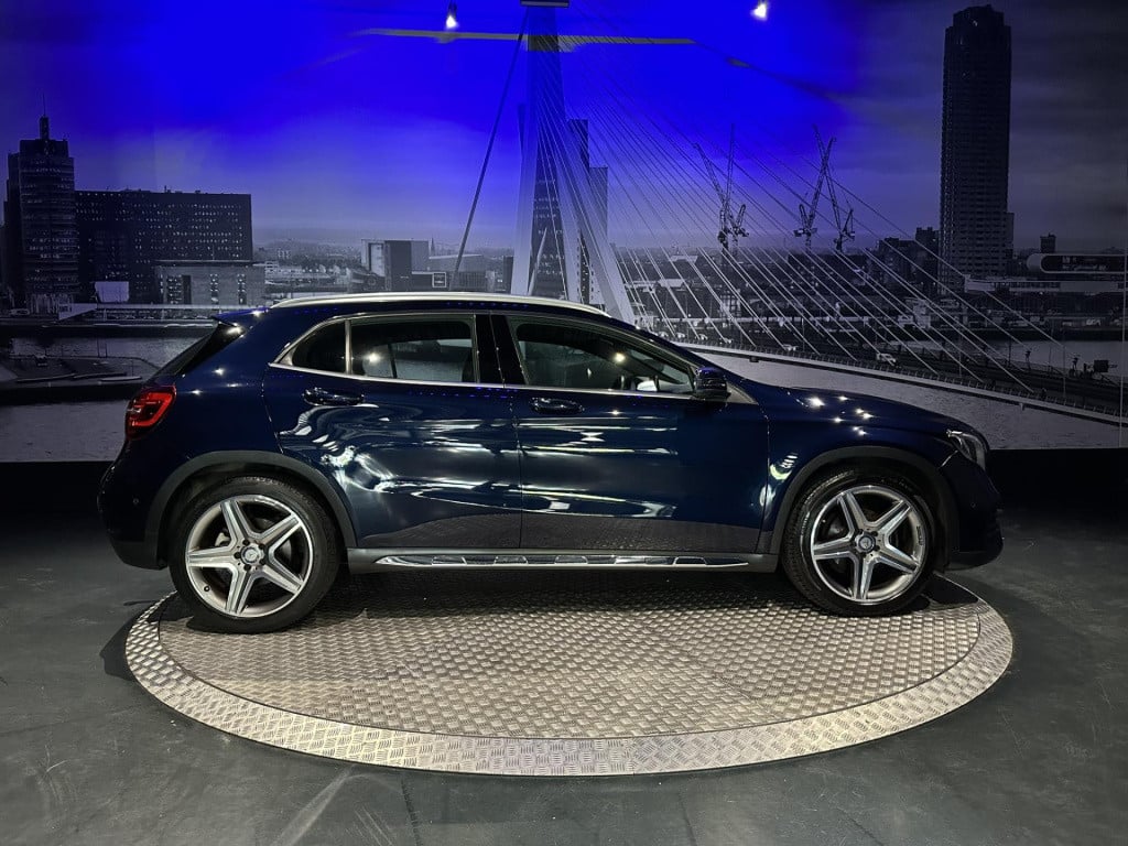 Mercedes-Benz Gla-klasse 180 business solution amg *camera*trekhaak*